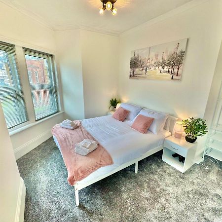 Chic Apartment In Central Bournemouth With Parking Luaran gambar