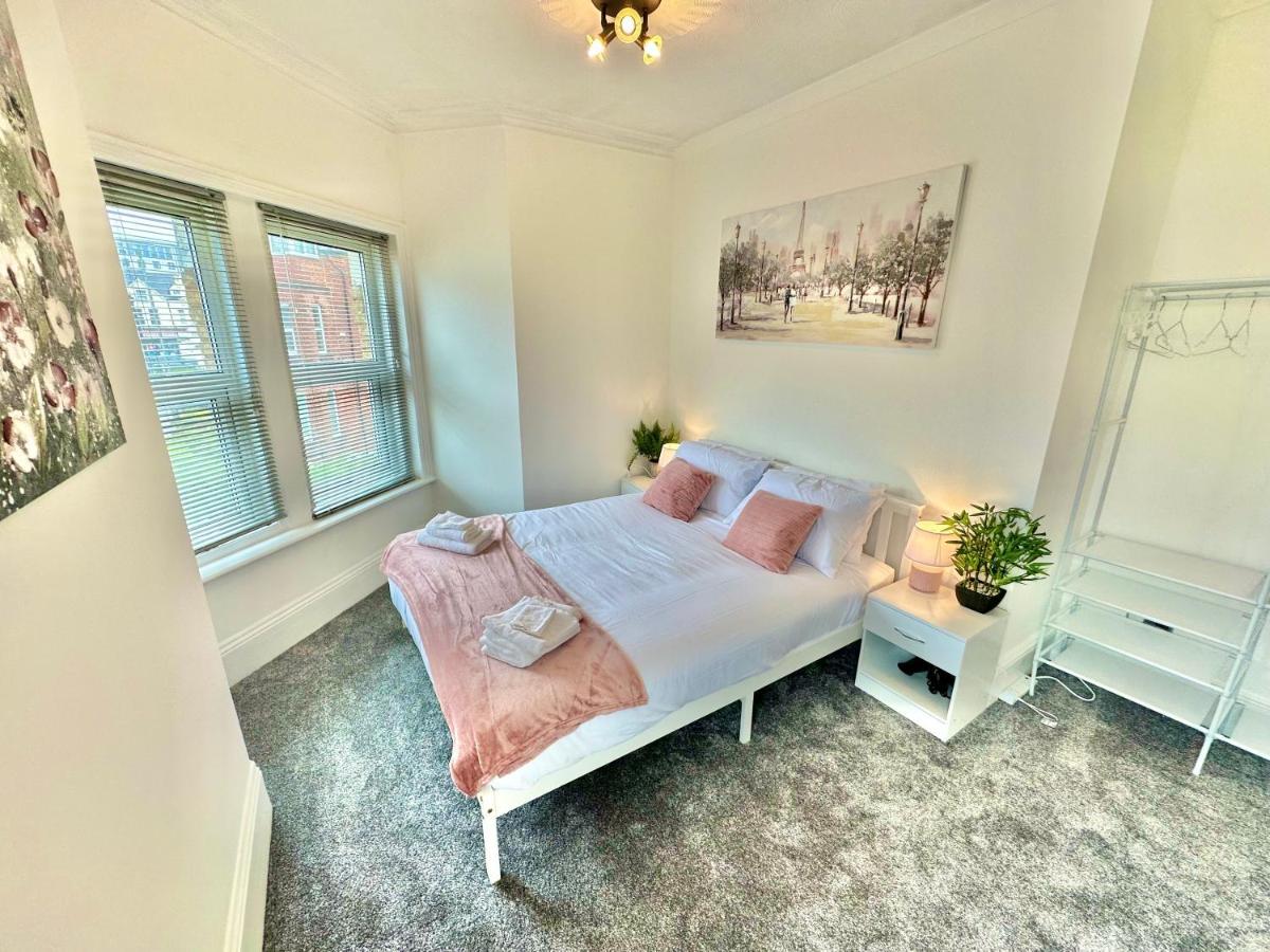 Chic Apartment In Central Bournemouth With Parking Luaran gambar