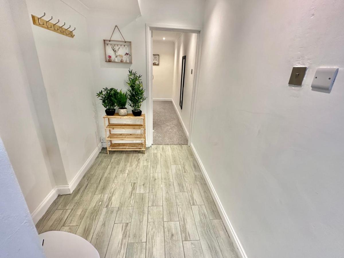 Chic Apartment In Central Bournemouth With Parking Luaran gambar