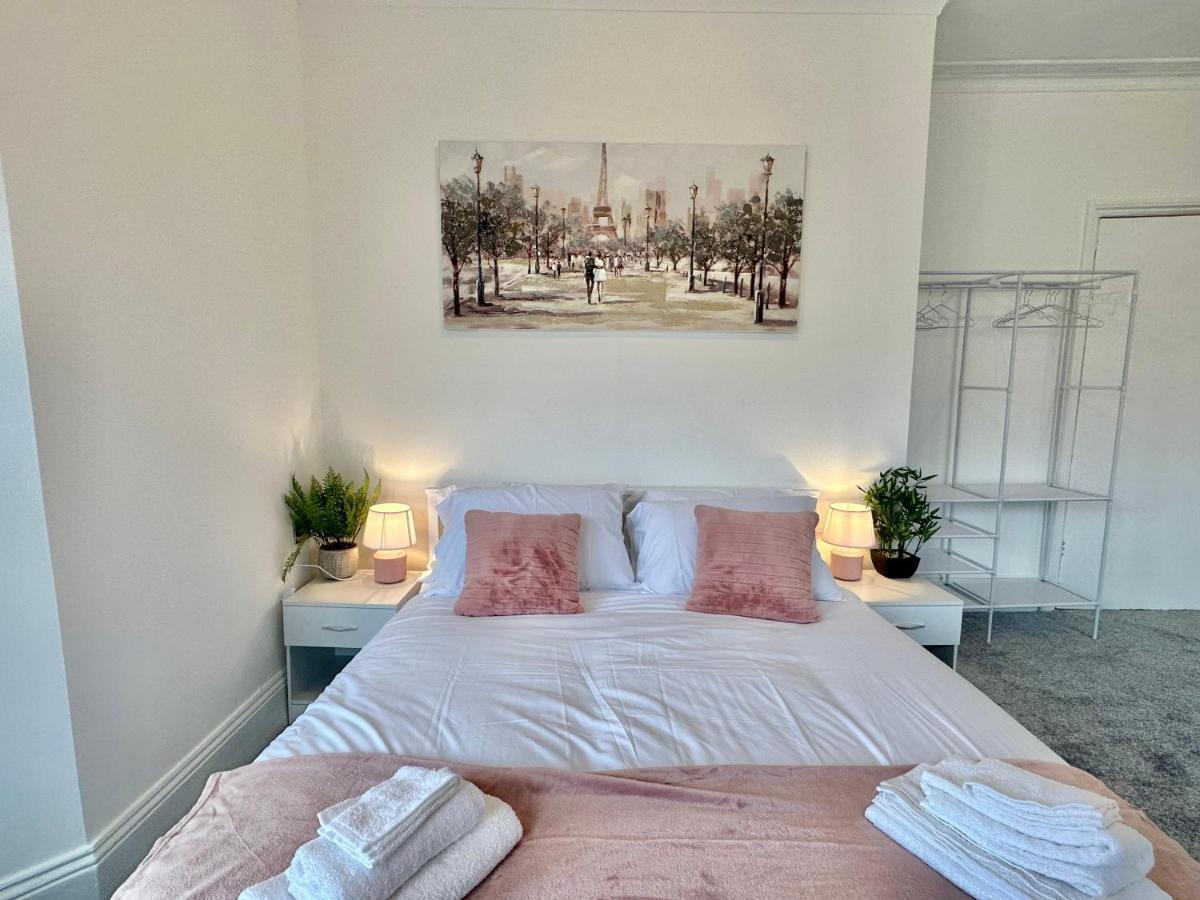 Chic Apartment In Central Bournemouth With Parking Luaran gambar