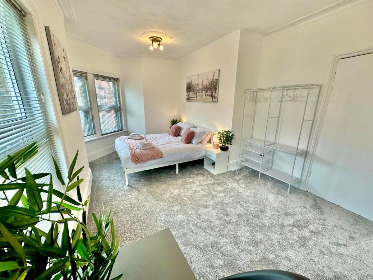 Chic Apartment In Central Bournemouth With Parking Luaran gambar
