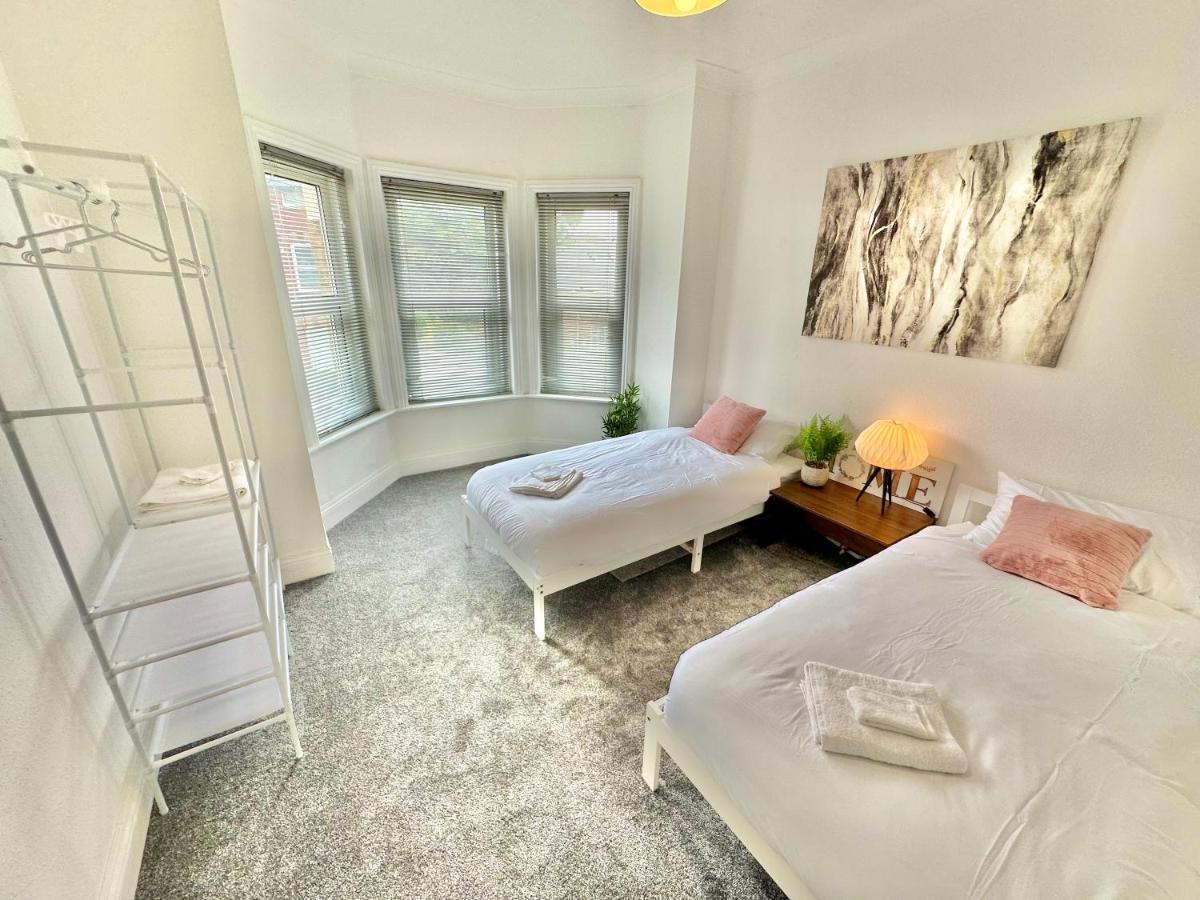 Chic Apartment In Central Bournemouth With Parking Luaran gambar