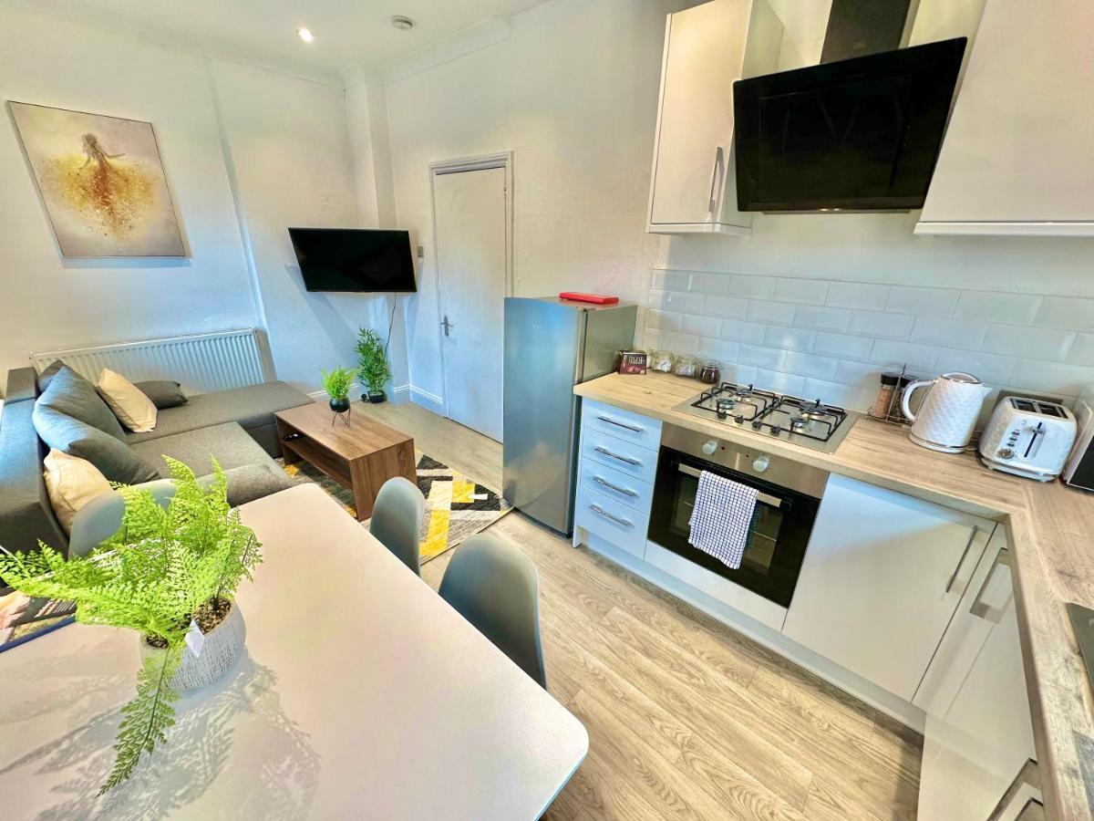 Chic Apartment In Central Bournemouth With Parking Luaran gambar