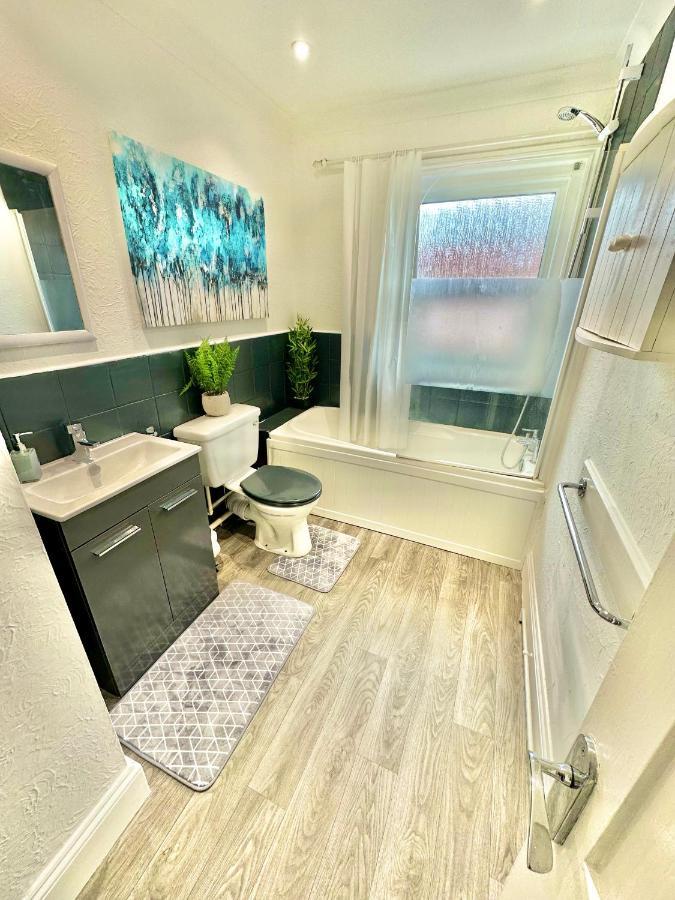 Chic Apartment In Central Bournemouth With Parking Luaran gambar